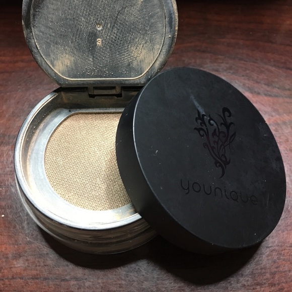 Younique Loose Powder Foundation - Poplin - Picture 3 of 5
